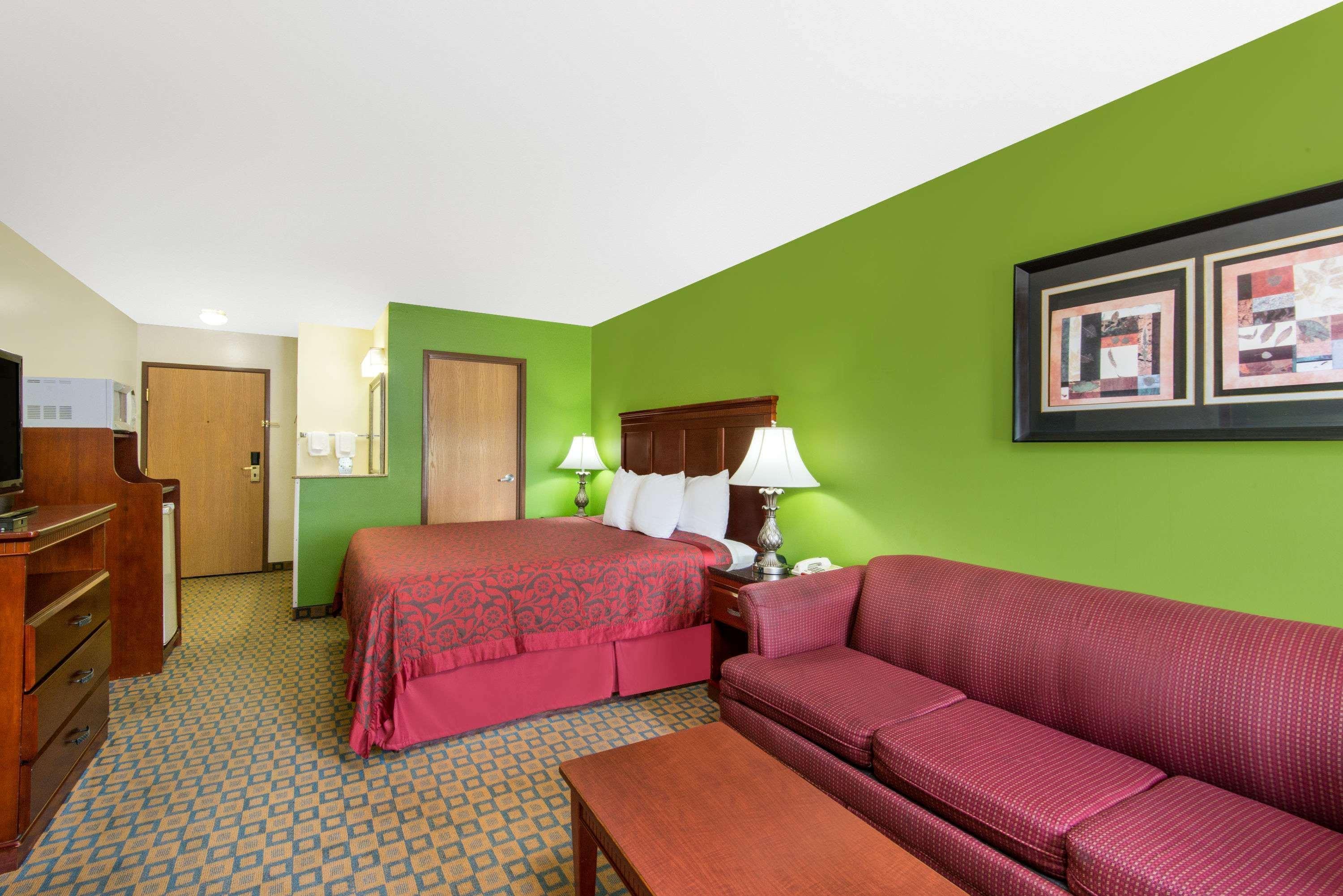 Days Inn & Suites By Wyndham Wichita Exterior foto